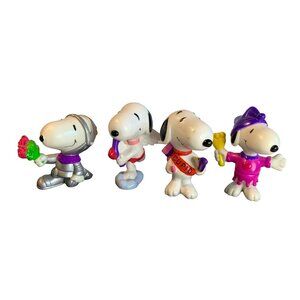 Peanuts Snoopy Valentines United Features Syndicate Figurines Set Vintage